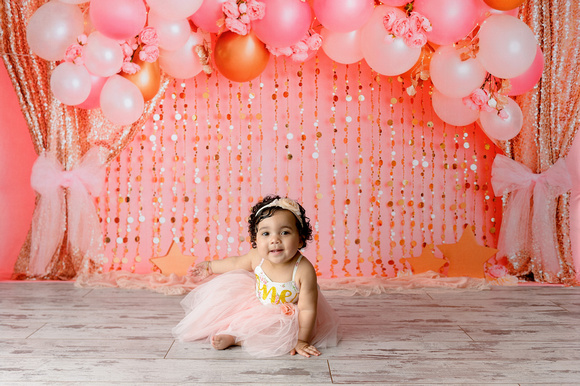 Peach / pink ballon arch. Great for cake session!